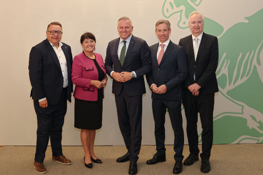 Energie Steiermark - Kapitalerhöhung soll Investitionsprogramm beschleunigen: Martin Graf (Vorstand Energie Steiermark), LH-Stv. Manuela Khom, LH Mario Kunasek, Werner Ressi (Vorstand Energie Steiermark), Karl Rose (Aufsichtsratsvorsitzender Energie Steiermark) © Land Steiermark/Verwendung bei Quellenangabe honorarfrei