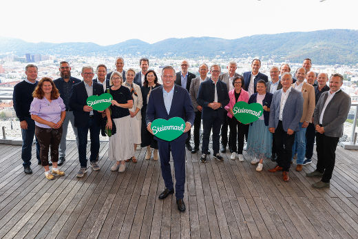 LH Mario Kunasek (M.) beim Tourismusgipfel auf dem Grazer Schloßberg © Land Steiermark/Luef light