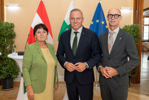 Landeshauptmann-Stv. Manuela Khom, Landeshauptmann Mario Kunasek und Finanzlandesrat Willibald Ehrenhöfer bei der Präsentation des Entwurfs für den Landeshaushalt 2027. © Land Steiermark/Robert Binder; Verwendung bei Quellenangabe honorarfrei
