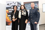 Verkehrslandesrätin Claudia Holzer flankiert von Maria Knauer-Lukas (Verkehrsexpertin Land Steiermark) und Kurt Lassnig (Leiter der Landesverkehrsabteilung in der Landespolizeidirektion Steiermark) © Land Steiermark/ Laimer