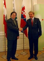 Landeshauptmann Mag. Franz Voves begrüßte den slowakischen Botschafter Dr. Peter Lizák zum Antrittsbesuch in der Grazer Burg (Foto: Land Steiermark; Abdruck honorarfrei bei Quellenangabe)