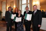 v.l.: LH Mag. Franz Voves, Veronika Dreier, Erika Absenger (VinziDorf), Otmar Pfeifer (Verein ERfA) und LHStv. Hermann Schützenhöfer bei der Verleihung des Menschenrechtspreises 2008, Foto bei Quellenangabe honorarfrei