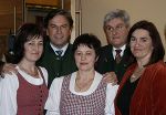 Vorne vl.: GR Irmgard Bischof, Svetlana Kroisleitner, VzBgm. Maria Elisabeth Posch, hinten: Landeshauptmann Mag. Franz Voves und Bürgermeister Franz Jauck bei der Eröffnung der sanierten Festhalle in Parschlug. © Gemeinde Parschlug