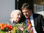 Maria Friedl freute sich über die persönlichen Glückwünsche von Landeshauptmann Mag. Franz Voves. © Fotos: Landespressedienst; Abdruck bei Quellenangabe honorarfrei;