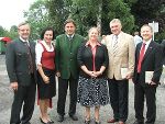 Bgm. Johann Pußwald, die Vizepräsidentin des Landesschulrats Steiermark Elisabeth Meixner, LH Mag. Franz Voves, VS-Direktorin Helga Auner, LSR-Präsident Mag. Wolfgang Erlitz, und LAbg. Klaus Konrad beim 50-Jahr-Jubiläum der VS Breitenfeld.