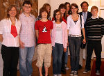 Mag. Heidi Jursitzky (li.) begleitete die acht Jugendlichen beim Besuch bei LH Mag. Franz Voves, Foto bei Quellenangabe honorarfrei 