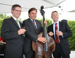 Landeshauptmann Mag. Franz Voves mit den LIg-Geschäftsführern Dr. Albrecht Erlacher (r.) und Dipl.-Ing. Werner Erhart-Schippek beim zweiten Sommerfest in der Orangerie im Grazer Burggarten. 