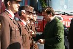LH Franz Voves ehrt verdiente Feuerwehrmänner vor dem neuen Rüstwagen der FF St. Stefan I/R