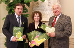 Landeshauptmann Mag. Franz Voves mit Mag. Marie-Helene Scheib und Prof. Dr. Helmut Pechlaner bei der Präsentation der Broschüre "Tierprofi Wildtiere" in der Grazer Burg.