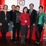 v.l.: LR Vollath, Franziska Perhab, Erika Stelzl und Ursula Frohner vom Verband, LH Voves und Cäcilia Petek beim Festakt; Foto bei Quellenangabe honorarfrei © Landespressedienst