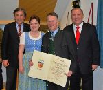 LH Voves, Bgm. Margit Peßl, Ernst Petz und LH - Stv. Siegfried Schrittwieser bei der Urkundenverleihung © Daniel Krenn/ Gemeinde St. Ilgen