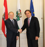 LH Voves begrüßt den kanadischen Botschafter Barrett in der Grazer Burg. © Europaabteilung
