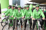 EU-Spitzen auf steirischen e-Bikes (v.l.): Patrick Lambert, Direktor der "Intelligent Energy Executive Agency, die EU-Kommissare Günther Oettinger, Johannes Hahn und Janez Potocnik sowie Landeshauptmann Franz Voves am Start zum Rennen. © Steiermark-Büro Brüssel / Alexander Louvet - ALC Productions (honorarfrei)