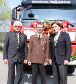 Bgm. Hans Werner Tüchler, LH Mag. Franz Voves, HBI Martin Anhofer vor dem neuen Einsatzfahrzeug. © FF Weinitzen-Oberschöckl