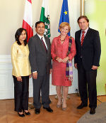 Landeshauptmann Franz Voves begrüßte den neuen Botschafter von Sri Lanka, Musthafa Jaffeer und dessen Gattin Razeeya Jaffeer (links), die gemeinsam mit Honorarkonsulin Edith Hornig in der Grazer Burg kamen. © Land Steiermark / "europe direct" - js