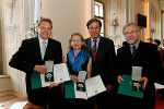 Großes Ehrenzeichen: Wolfgang Routil, Lola Fleck, Franz Voves und Wolfgang Benedek (v. l.) ©      