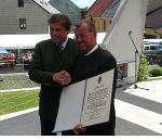 LH Franz Voves und Bürgermeister Karl Dobnigg bei der feierlichen Übergabe der Markterhebungsurkunde. © Foto: Freisinger;  bei Quellenangabe honorarfrei