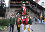 Landeshauptmann Franz Voves, Ehrenmajor Josef Wilplinger, Hauptmann Rudolf Paschek (Gardeobmann), Kommandant Major Rudolf Steinacher (v. l.) mit dem Samson