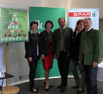 Setzen auf die steirische Ernährungspyramide: Andrea Muster, Eva-Maria Lipp, Johann Resch, Monika Haas und Johann Seitinger (v. l.) © Foto: Landespressedienst; bei Quellenangabe honorarfrei