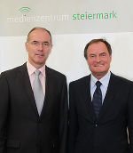 v.l. Wahlleiter Helmut Hirt mit Wahlleiter-Stv. Manfred Kindermann im Medienzentrum Steiermark