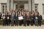 LH-Stv. Hermann Schützenhöfer, LH Franz Voves, Landesfeuerwehrkommandant Albert Kern, Wirtschaftskammerpräsident Ulfried Hainzl (v. l.) mit den Ausgezeichneten