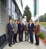 Albert Kern, LH Voves, Hans Mayerhofer, Univ.Prof. Gerald Schöpfer, Herbert Karner, Bgm. Josef Sommer  und Stefan Semlegger sind begeistert von der ersten BOS-Funkbasisstation  © Foto Land Steiermark; bei Quellenangabe honorarfrei