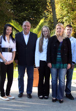 LR Schrittwieser und Eva Unterweger begrüßten gemeinsam die Lehrlinge Jasmin Zötsch, Bettina Steinkellner und Andreas Landgraf (v. l.) © Foto Landespressedienst; bei Quellenangabe honorarfrei