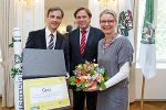 LH Franz Voves überreicht Bürgermeister Siegfried Nagl und Vizebürgermeisterin Lisa Rücker den Titel "1. Fairtrade-Landeshauptstadt Österreichs" © Foto Fischer; bei Quellenangabe honorarfrei