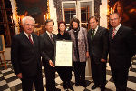 Übergabe der Weltkulturerbe-Urkunde mit Peter Pakesch, Siegfried Nagl, Barbara Kaiser, Eva Nowotny, Franz Voves und Wolfgang Muchitsch (v. l.) © Foto: UMJ/JJ Kucek; bei Quellenangabe honorarfrei