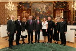 Die Mitglieder der neuen steirischen Landesregierung nach ihrer Wahl im neuen Landtags-Sitzungsaal