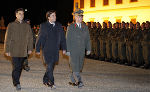 Bürgermeister Siegfried Nagl, Landeshauptmann Franz Voves und der steirische Militärkommandant Heinz Zöllner bei der Angelobung von 950 Soldaten vor dem Schloss Eggenberg in Graz.