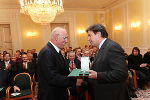 Großes Goldenes Ehrenzeichen des Landes Steiermark: Hans Stabinger und Landeshauptmann Franz Voves.