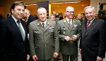 LH Franz Voves, Streitkräftekommandant Günter Höfler, Militärkommandant Heinz Zöllner und LH-Stv. Hermann Schützenhöfer, v.l.n.r. © Militärkommando Steiermark