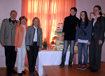 Elisabeth Wieseneder, Jana Haider und Cornelia Kahr von der Fachschule Naas, Elisabeth Grossmann, Sieglinde Rothschedl und Franz Patz, Leiter der FA 6C bei der Projektpräsentation im Schloss St. Martin (v.r.) © Landespressedienst, bei Quellenangabe honorarfrei