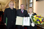 Die „Großen Josef Krainer-Preisträger“ Gerhard Roth und Renate Götschl mit dem Gastgeber, LH-Stellvertreter Hermann Schützenhöfer 