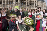 Stehend von links: Georg Bliem (GF Steiermark Touismus), LH-Stv. Hermann Schützenhöfer, Bgm. Michael Häupl, LH Franz Voves. © Steiermark Tourismus/Hammerschmid