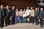 Feierten gemeinsam 40 Jahre Salzstiegl: LAbg. Erwin Dirnberger, Bgm. Hans Schmid, LH-Stv. Hermann Schützenhöfer, Franz Jechart WB Voitsberg, Michaela, Regina und Friedl Kaltenegger, Fachgruppen-Obm. Karl Schmidhofer, Eduard Offner, Bgm. Gottfried Preßler (v.l.)