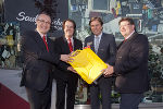 v.l.: Vorstand Erhard Schmidt, Hans Roth, LH Voves und Vorstand Frank Dicker bei der Eröffnung der neuen Saubermacher Zentrale.