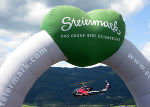 Auch die Red Bull-Cobra fliegt neben über 200 anderen Fluggeräten bei der Airpower11 im „Grünen Herzen“ Österreichs.