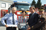 Otto Meisenberger, Stadträtin Sonja Grabner, LH Franz Voves und Albert Kern (v. l.) bei der Übergabe der neuen Feuerwehrfahrzeuge © Foto: LFV Steiermark/Thomas Meier; bei Quellenangabe honorarfrei