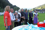 Erich Martini (Obmann des BSC-Ennstal), Heinz Lackner (OK Chef), Trudy Medwed (ÖBSV Präsidentin), Irena Rosa (Technische Delegierte), Karl Lackner (Landtagsabgeordneter und Bgm. von Donnersbach), LH Franz Voves, Mario Scarzella (FITA Vize-Präsident), Sigrid Pilz (Narzissenprinzessin) (v. l.)