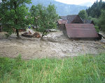 Die katastrophalen Niederschläge ließen den Wölzerbach zu einem reißenden Fluss ansteigen. 