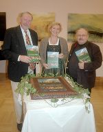 Präsentierten gemeinsam das Buch in St. Martin: Martin Schmiedbauer, Christine Wiesenhofer vom Styria Verlag und Volkskundler Günther Jontes. (v.l.)