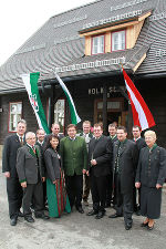 LH Franz Voves (Mitte) bei der Eröffnung des neuen Kommunikationszentrums in St. Katharina in der Wiel
