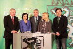 LH-Vize Hermann Schützenhöfer, Elisabeth Meixner und Wolfgang Erlitz (Landesschulrat), Bildungslandesrätin Elisabeth Grossmann und LH Franz Voves (v. l.) © Foto: Landespressedienst/Schüttbacher; bei Quellenangabe honorarfrei