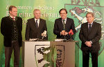 Gemeindebundobmann Erwin Dirnberger, LH-Vize Hermann Schützenhöfer, LH Franz Voves und Städtebundobmann Bernd Rosenberger (v.l.) © Land Steiermark/Leiss; bei Quellenangabe honorarfrei