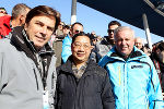 LH Franz Voves, Botschafter Mingde Shi und LH-Vize Hermann Schützenhöfer (v.l.) im Zielbereich des WM-Stadions der Planai. © Land Steiermark/GEPA Pictures; bei Quellenangabe honorarfrei