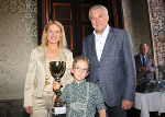 Landesrätin Elisabeth Grossmann und Landesschulratspräsident Wolfgang Erlitz mit dem jüngsten Känguru-Preisträger Ingo Peball