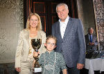 Landesrätin Elisabeth Grossmann und Landesschulratspräsident Wolfgang Erlitz mit dem jüngsten Känguru-Preisträger Ingo Peball © Foto: Landespressedienst/Schüttbacher; bei Quellenangabe honorarfrei