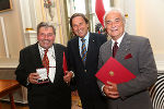 Manfred Glawogger (l.) und Gerhard Balluch (r.) wurden von LH Franz Voves ausgezeichnet. © Foto: Frankl; bei Quellenangabe honorarfrei